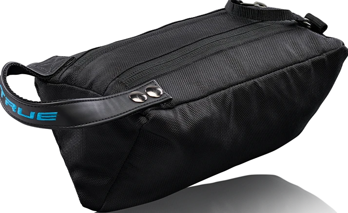 True Hockey True 2021 Elite Toiletry Bag (Black/Blue) 3 True Hockey True 2021 Elite Toiletry Bag (Black/Blue)